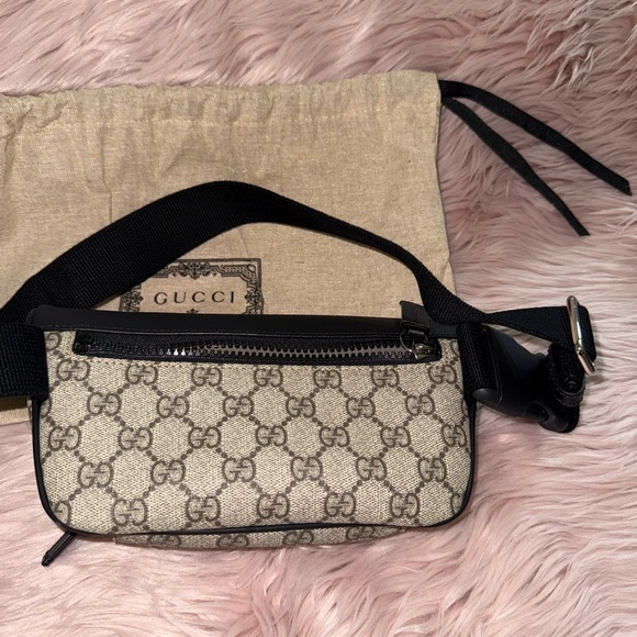 GUCCI 
GG Supreme Monogram Belt Bag - Picture 6 of 8